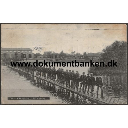 Fodfolk passerer flydebroen Ingenirernes velsesplads Militr Postkort