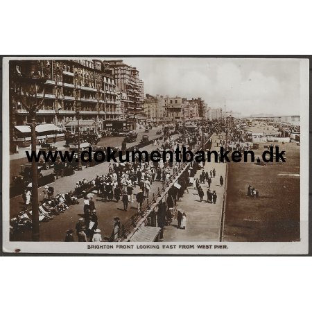 Brighton Front Looking East from West Pier England Postkort