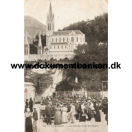 Lourdes. La Grotte el la Basilique. Carte Postale