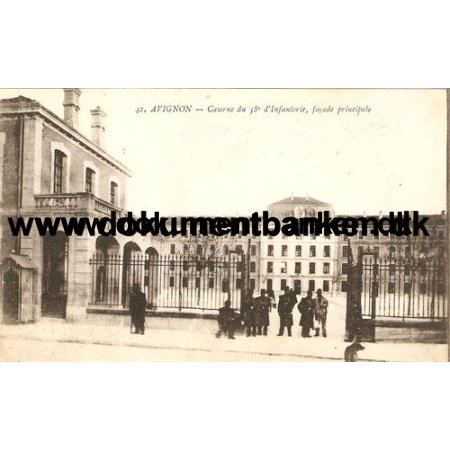 Avignon - Caserne du 58' d'Infanteri, facade principale. Carte Postale