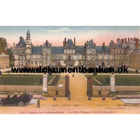 Palais de Fontainebleau. La Grille d'Honneur et la Cour des Adieux. Carte Postale
