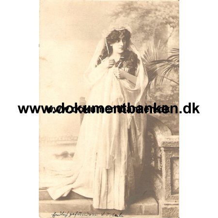 strig. Kvinde. Postkort. 1901