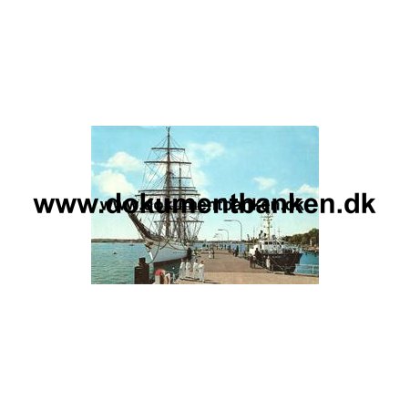 Kiel. Segelschulschiff am kai