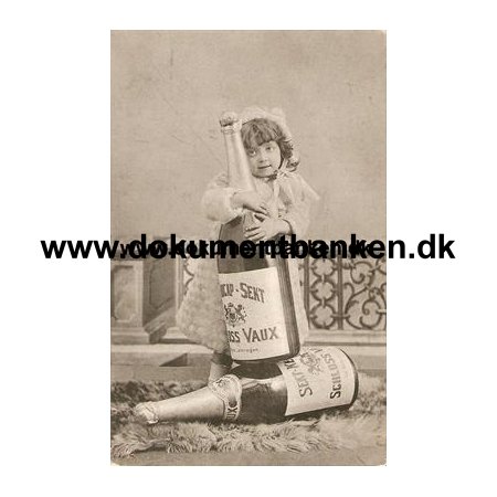 Pige med Champagneflasker. 1912