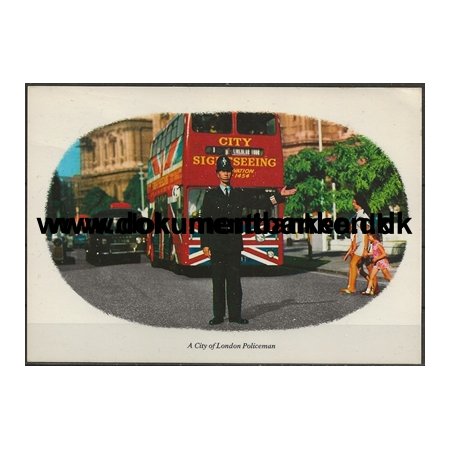 A city of London Policeman ved bus London England Postkort